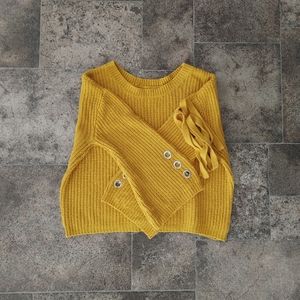 Medium LovebyDesign - Yellow Sweater